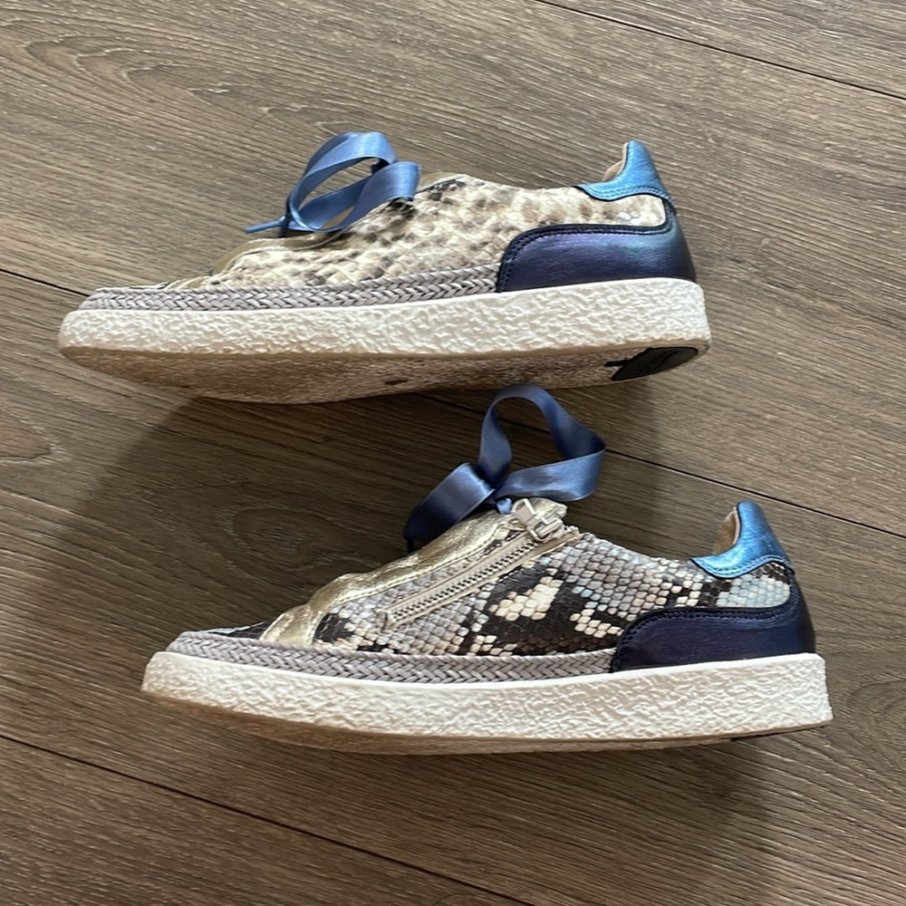 Softwaves Blue Python Print Sneaker - Picture 10 of 12